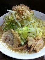 「大ラーメン（700円)ヤサイマシマシアブラ」@ラーメン二郎 横浜関内店の写真