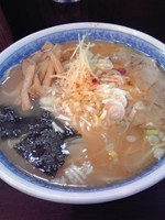 「塩らーめん　麺少なめ　850円」@中華そば べんてんの写真