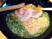 「豚骨らーめん(700円、メン堅め指定)」@麺屋 大輝軒の写真