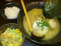 「神豚らーめん￥680＋味付玉子￥100＝￥780」@豚骨らーめん 神豚の写真