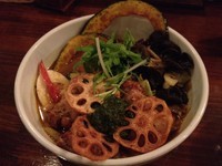 「12月限定カリー　知床産鶏の唐揚げとほうれん草のスープカリー」@奥芝商店 八王子田代城の写真