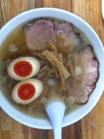 「塩チャーシュー麺　９００円」@ら麺屋の写真