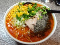 「しらたかラーメン（800円）＋コーン（50円）」@しらたかの写真