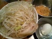 「小ラーメン フライドガーリック生玉子 麺少なめ」@ラーメン二郎 八王子野猿街道店2の写真