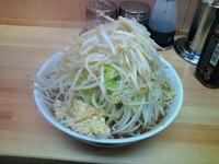 「ラーメン普通盛＋にんにく＋野菜」@らーめん 武丸の写真