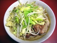 「小ラーメン豚入り（ニンニクちょっと）、750円」@ラーメン二郎 桜台駅前店の写真