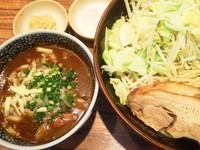 「カレーつけ麺大盛（野菜、ニンニク）＋温泉玉子」@ラーメン燈郎の写真