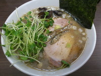 「焦がし追い煮干（黒烏龍茶付き）　1000円」@頓知房の写真