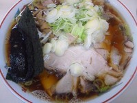 「青島チャーシュー大盛＋肉、メンマ、ネギ増し」@青島食堂 秋葉原店の写真