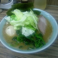「ラーメン並＋ほうれん草増し＋シャキシャキキャベツ＋半熟味玉」@横浜ラーメン 武蔵家 中野本店の写真