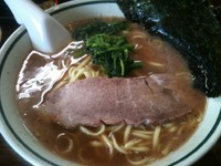 「ラーメン中盛」@横浜家の写真