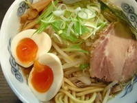 「醤油ラーメン（中盛、野菜マシ）＋味玉」@麺屋 創の写真