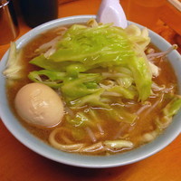 「ラーメン 700円 + 味玉（カタメ）」@ラーメン二郎 新橋店の写真