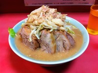 「ラーメン　豚入り（ヤサイアブラ）」@ラーメン二郎 歌舞伎町店の写真