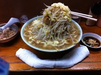 「ラーメン（ヤサイニンニクアブラ、生姜ダレ）」@ラーメン富士丸 板橋南町店の写真