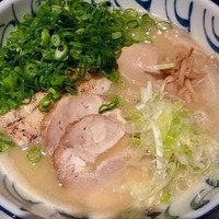 「特製鶏そば（青ネギトッピング）」@自家製麺 鶏そば 三歩一の写真