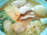 「あっさり魚出汁エビ風味＋チャーシュー増＋味玉（680+250」@はりけんラーメンの写真