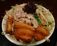 「自然洞スペシャル（黒）　590円」@自然洞 麺舗 西口店の写真