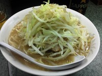 「小ラーメン（ヤサイニンニク）￥700」@ラーメン二郎 新宿小滝橋通り店の写真