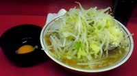「大ラーメン（ヤサイ、ニンニク）、生卵」@ラーメン二郎 千住大橋駅前店の写真