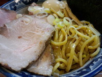 「油そば＋チャーシュー＋燻玉」@兎に角 松戸店の写真