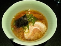 「ミニ醤油らぁ麺　550円」@支那そばや 新横浜ラーメン博物館店の写真