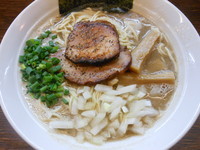 「濃厚煮干しらーめん（中盛２１０ｇ）」@伝家 志木店の写真