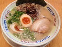 「白味玉ラーメン＋替え玉（￥750＋無料）」@九州大牟田 柳屋ラーメン ビナウォーク店の写真