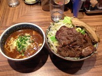 「カレーつけ麺  (野菜＋ニンニク+ステーキ)」@ラーメン燈郎の写真