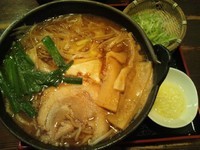 「味噌煮込みらーめん880円＋すりおろしニンニク・薬味ネギ無料」@大泉らーめんの写真