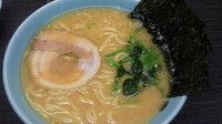 「ラーメン（中） 800円・半ライス（無料）」@横浜家系ラーメン 壱蔵家の写真