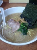 「味濱家ラーメン（麺硬め・味濃いめ・脂普通）６８０円」@横浜ラーメン 味濱家の写真