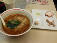 「本枯中華そば （具材：炭火焼豚、姫たけ、うずらの玉子）」@本枯中華そば 魚雷の写真