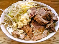 「小豚ラーメン（ニンニク）」@ラーメン二郎 赤羽店の写真