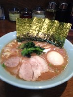 「ラーメン　並盛　味玉」@家系ラーメン 桂家の写真