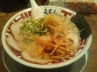 「中ラーメン＋得入り」@屯ちん 池袋本店の写真