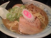 「中華そば＋味玉(ﾒﾙﾏｶﾞｸｰﾎﾟﾝ)」@大勝軒 まるいち 新宿東南口店の写真