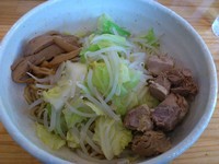 「あぶら麺￥480＋焼豚ミニ￥100＋野菜増し￥50＝￥630」@つけ麺二代目いさおの写真