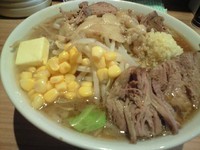 「小豚(ﾔｻｲｱﾌﾞﾗﾆﾝﾆｸ)＋ﾊﾞﾀｰｺｰﾝ」@モトミヤの写真