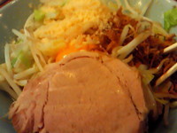 「麺少なめ￥650＋汁無し￥100＋￥粉チーズ￥100」@ラーメン神豚 関東学院前店の写真