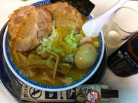 「大勝軒らーめん（中盛）＋黒烏龍茶」@らーめん 凌駕の写真