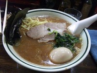 「塩豚骨中盛」@横浜家の写真