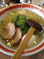 「本丸塩らー麺800　味玉（塩）100」@厚木本丸亭の写真