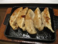 「鉄鍋餃子５個４８０円」@美食中華 泰山 柏店の写真