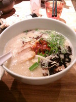 「赤丸ランチ850円＋替え玉サービス＋ハーフ餃子無料」@博多一風堂 上野広小路店の写真