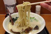 「とんこつラーメン（麺硬め）８９０円」@エアポート山形屋 ファミリーレストランの写真