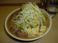 「小豚　ニンニク」@ラーメン二郎 京成大久保店の写真