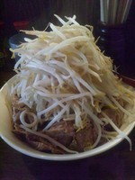 「豚入りラーメン （ヤサイ、ニンニク）」@ラーメンアキラの写真