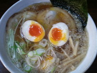 「しょうゆらーめん(700円)」@らーめん すなお 本店の写真