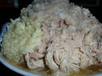 「ラーメン特大・ブタＷ（野菜大・ニンニク大・油大）１１００円」@麺とび六方 茅野店の写真